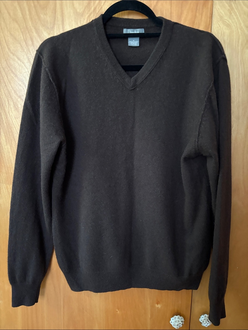 Neiman Marcus cashmere v neck size M
